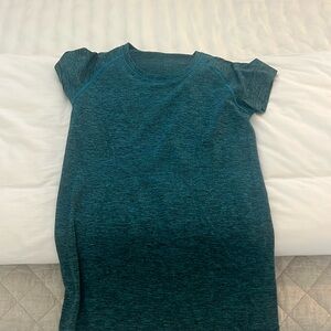Lulu swifty tech short sleeve tee size 8 worn Twice